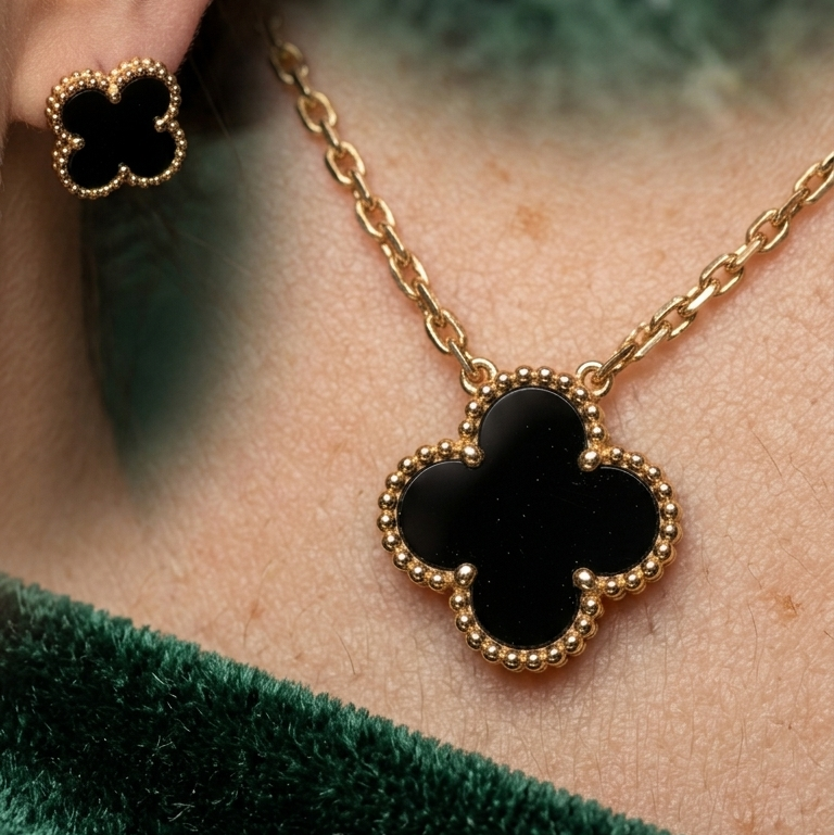 Clover Pendent Set Black
