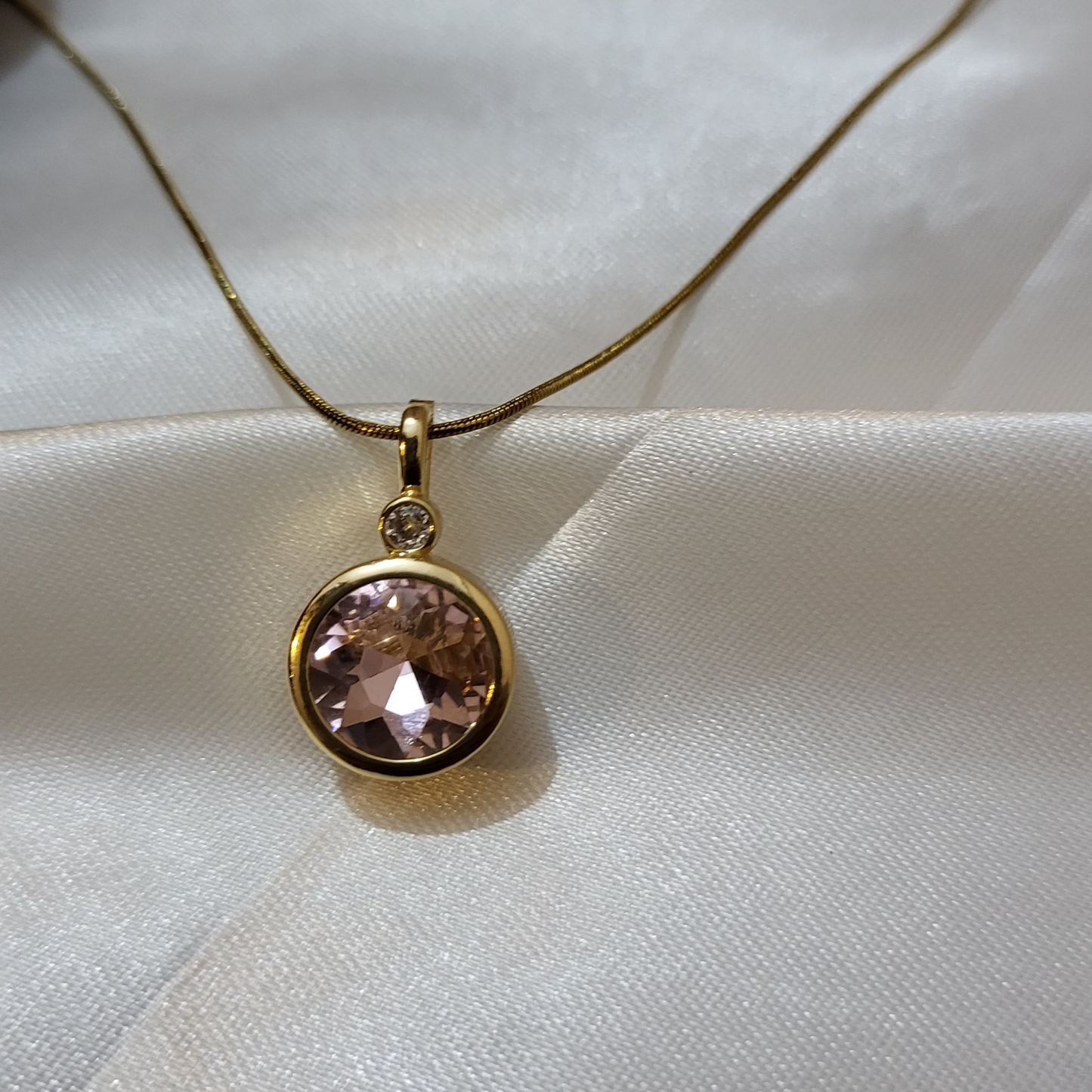 Reversible Pendent Chain