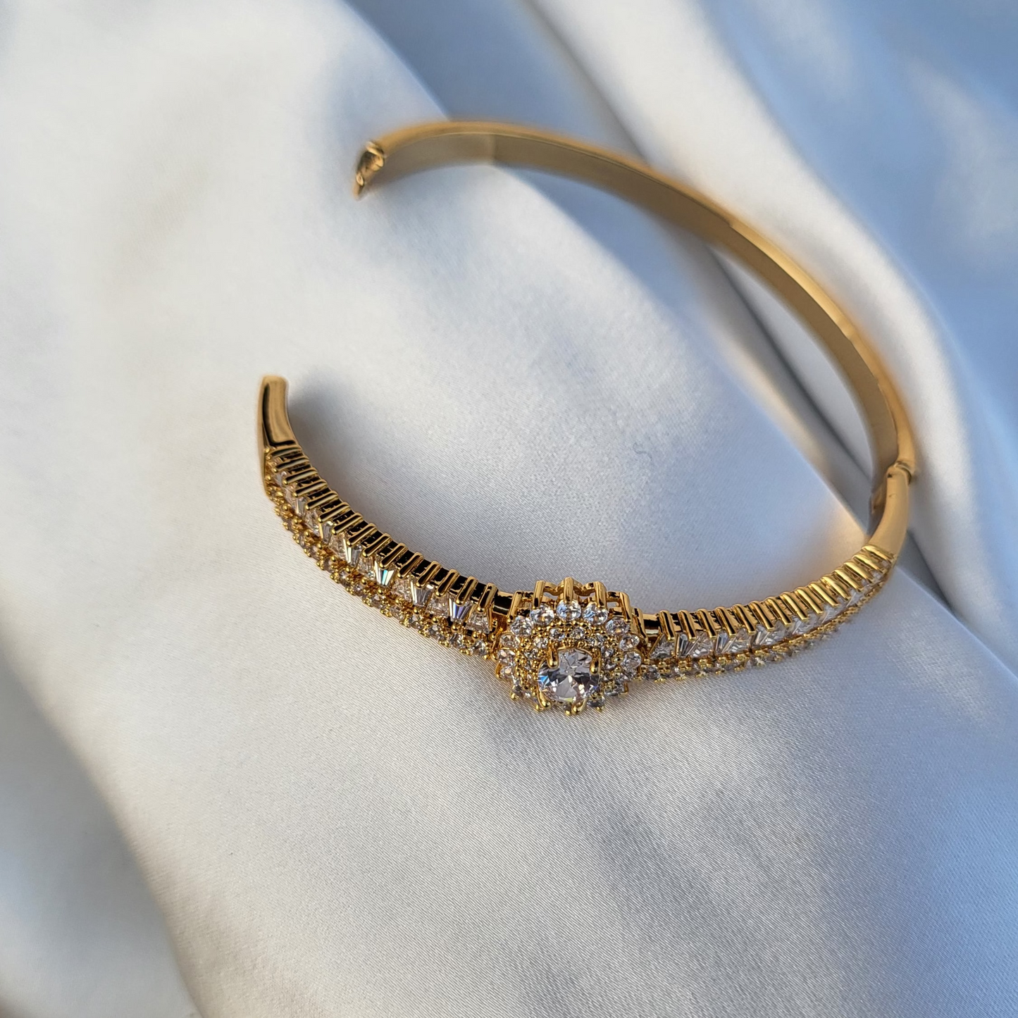 Premium Centre Flower Bracelet