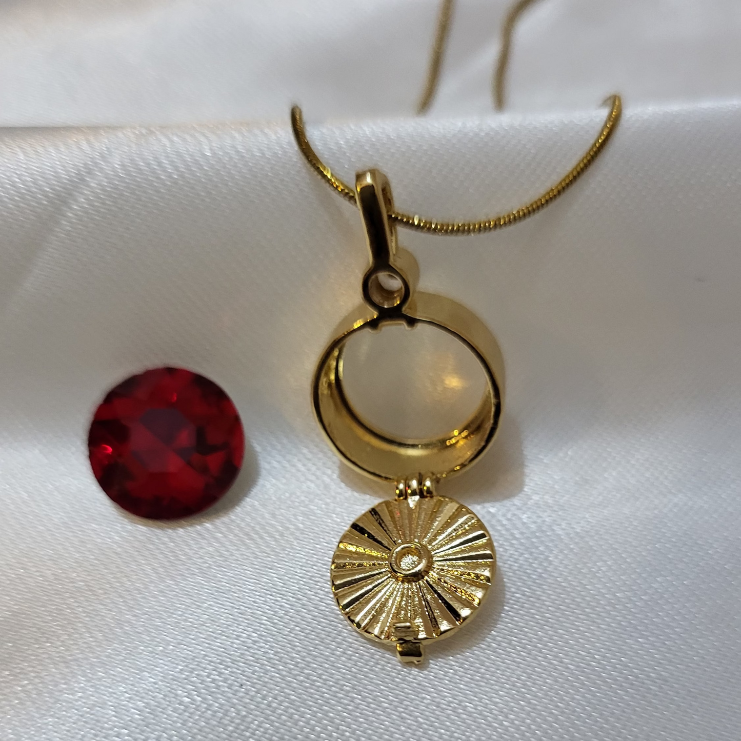 Reversible Pendent Chain