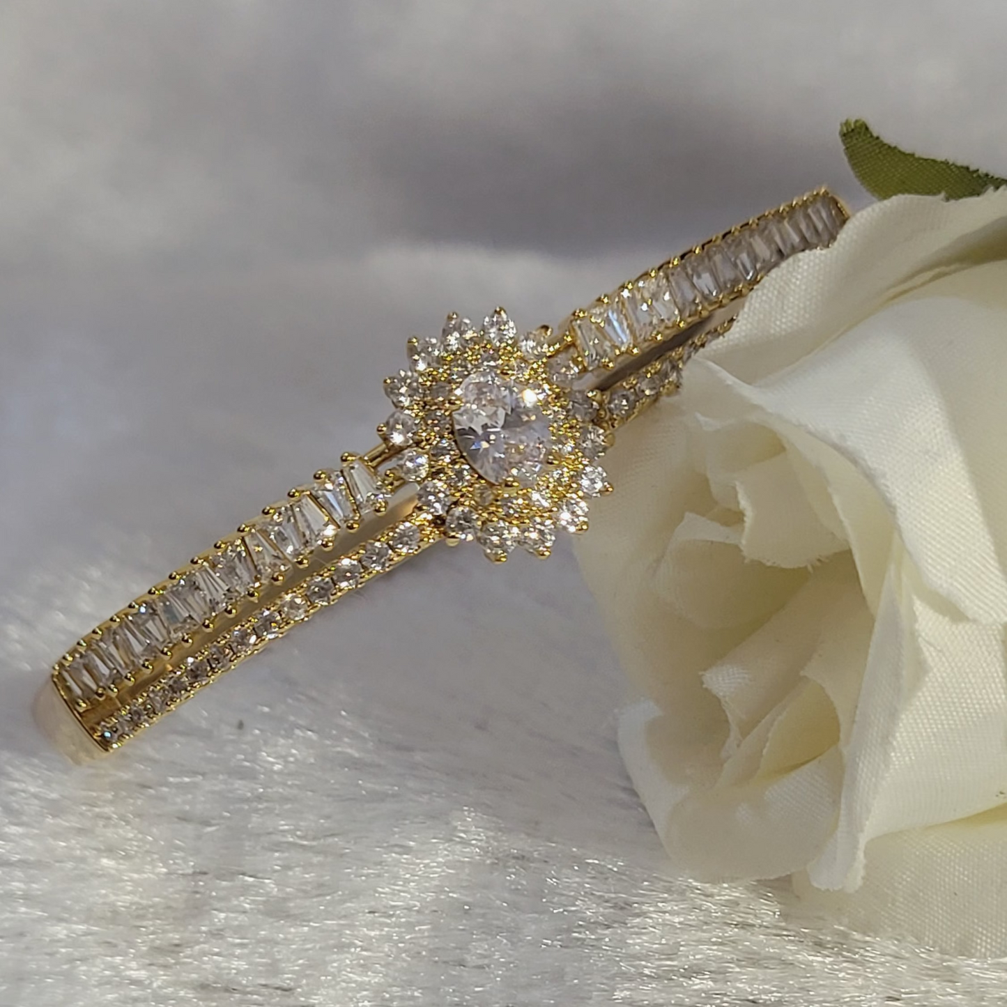 Premium Centre Flower Bracelet