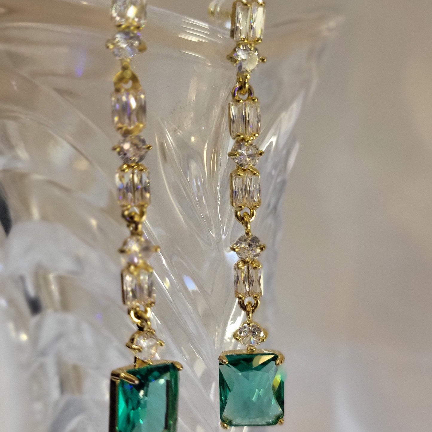 Emerald Dangle Premium Earing