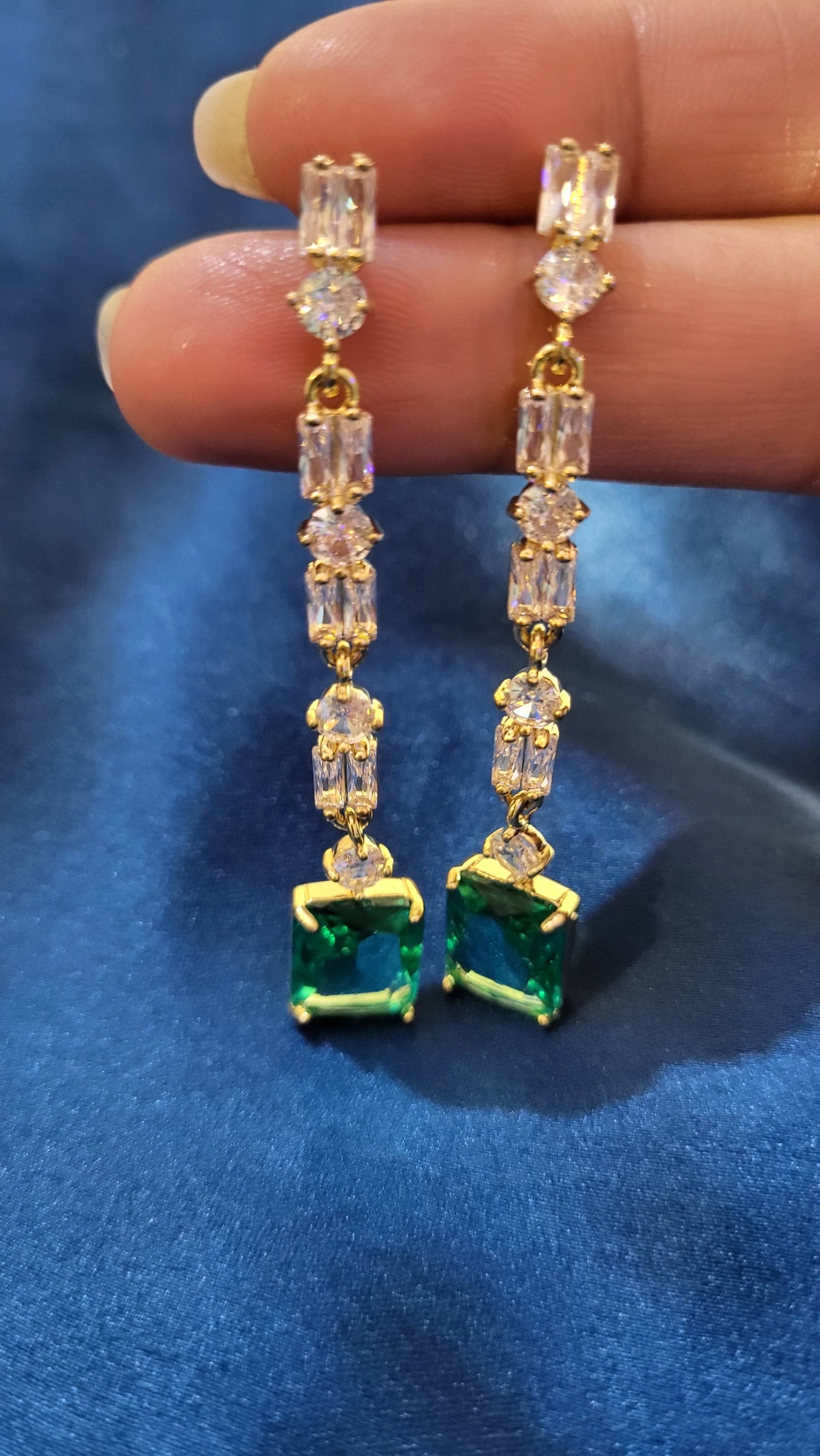 Emerald Dangle Premium Earing